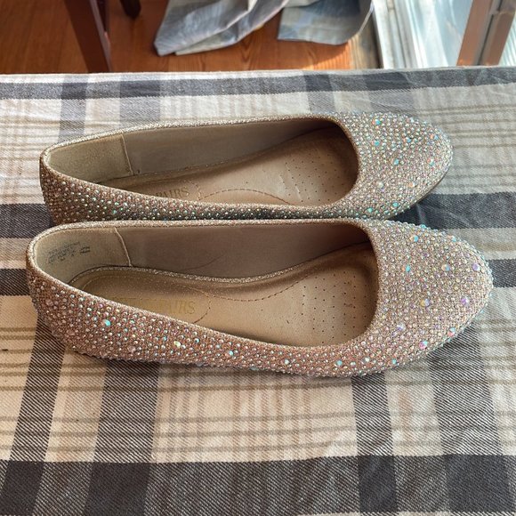 Flats - Picture 2 of 4